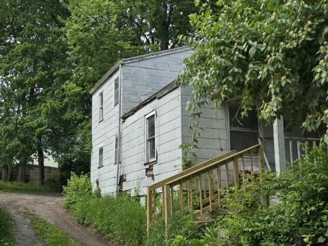 Property Photo: 8715 E Roberts Street MO 64053