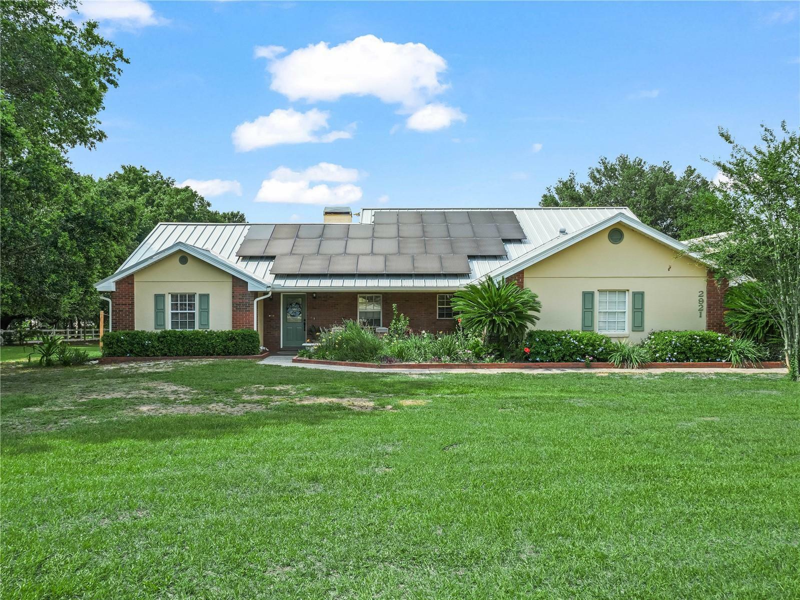 Property Photo: 2921 W Socrum Loop Road FL 33810