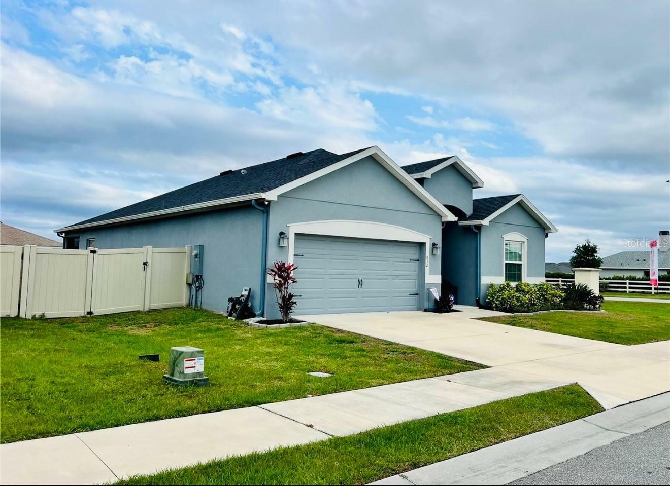 Property Photo: 832 Vienna Drive FL 33884
