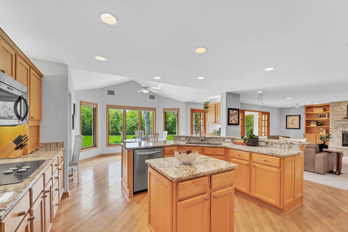 Property Photo:  11411 N Carriage Ct  WI 53092 