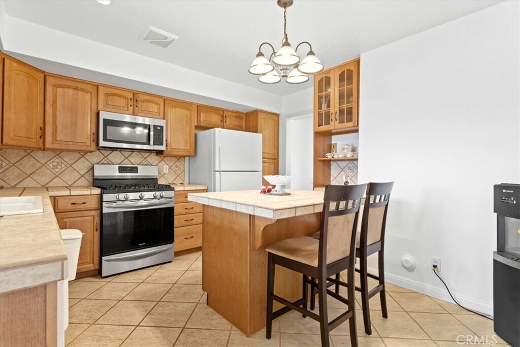 Property Photo: 865 Woodlawn Drive CA 91360