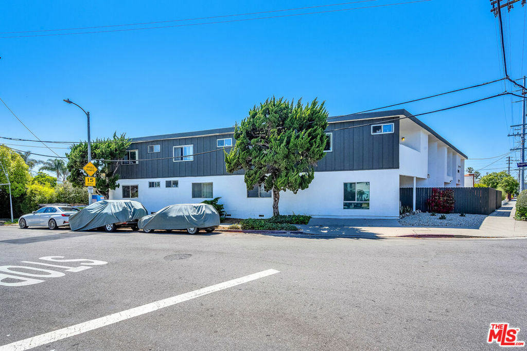 Property Photo: 2001 Penmar Avenue CA 90291