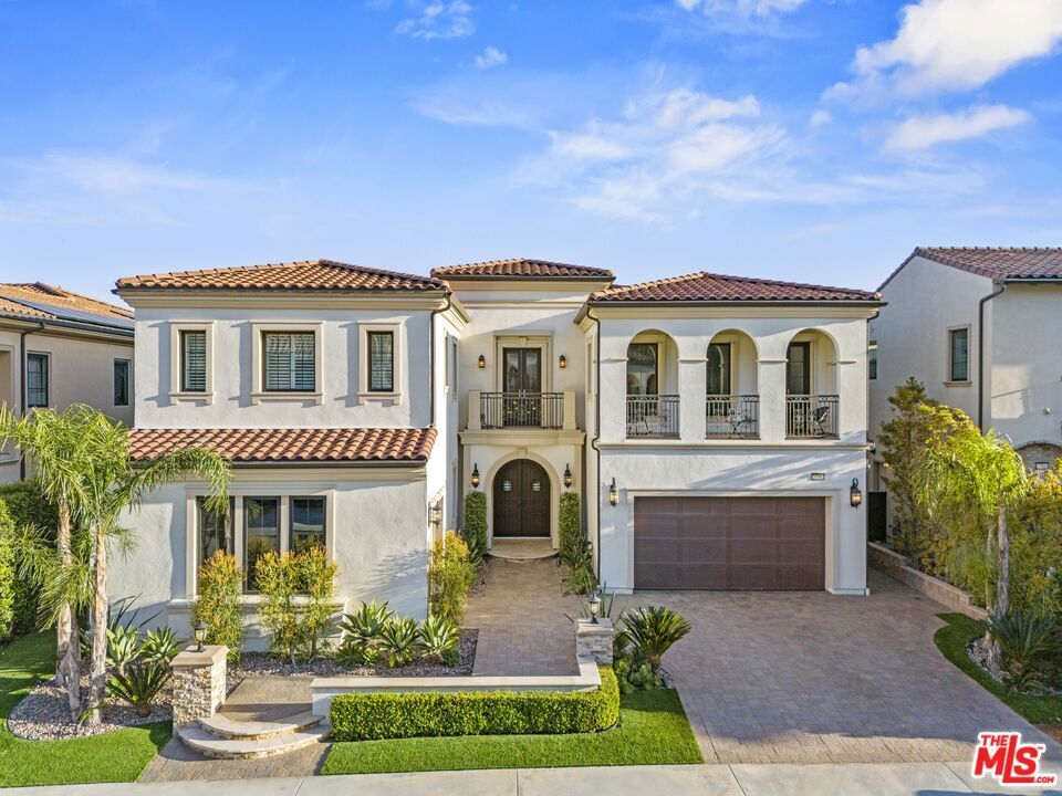 Property Photo: 20162 W Cromwell Way CA 91326