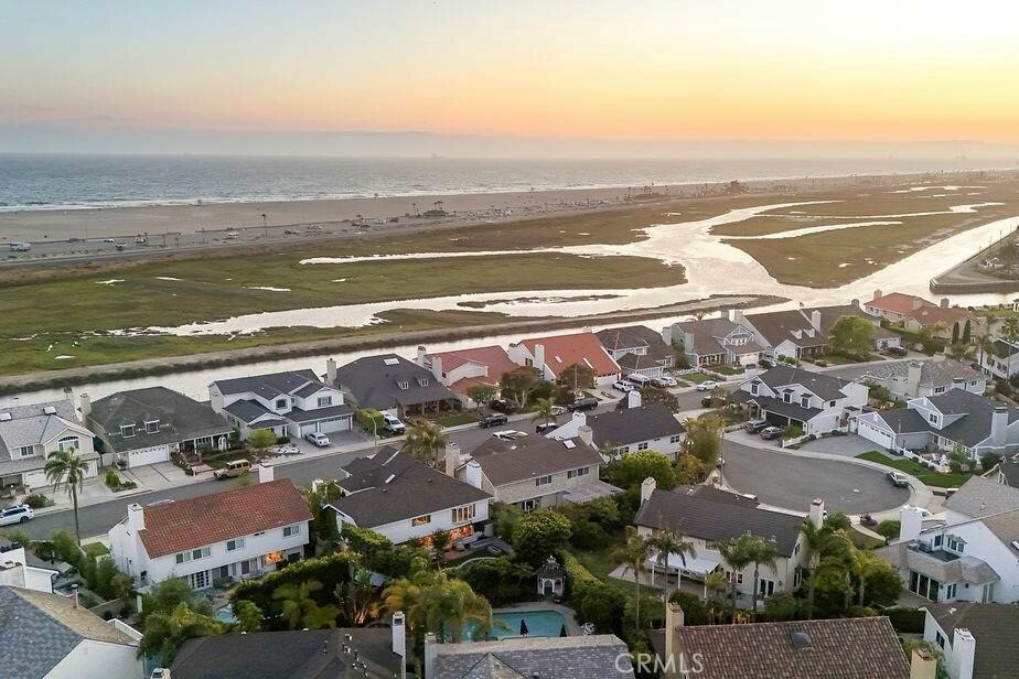 Property Photo: 22372 Harwich Lane CA 92646