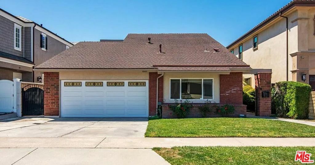 Property Photo: 16661 Carousel Lane CA 92649