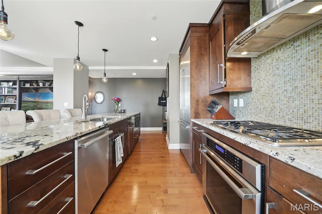 Property Photo: 232 N Kingshighway Boulevard 907 MO 63108