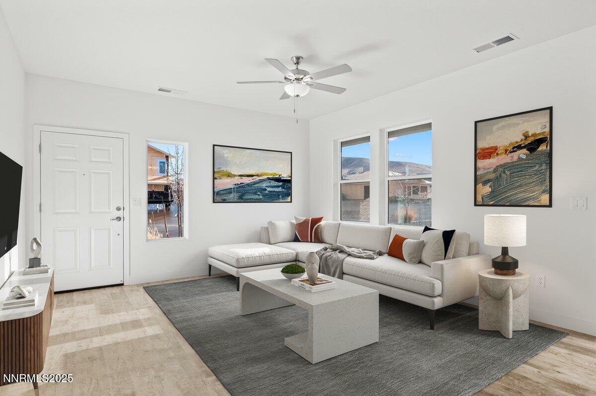 Property Photo: 877 Agate Way NV 89408