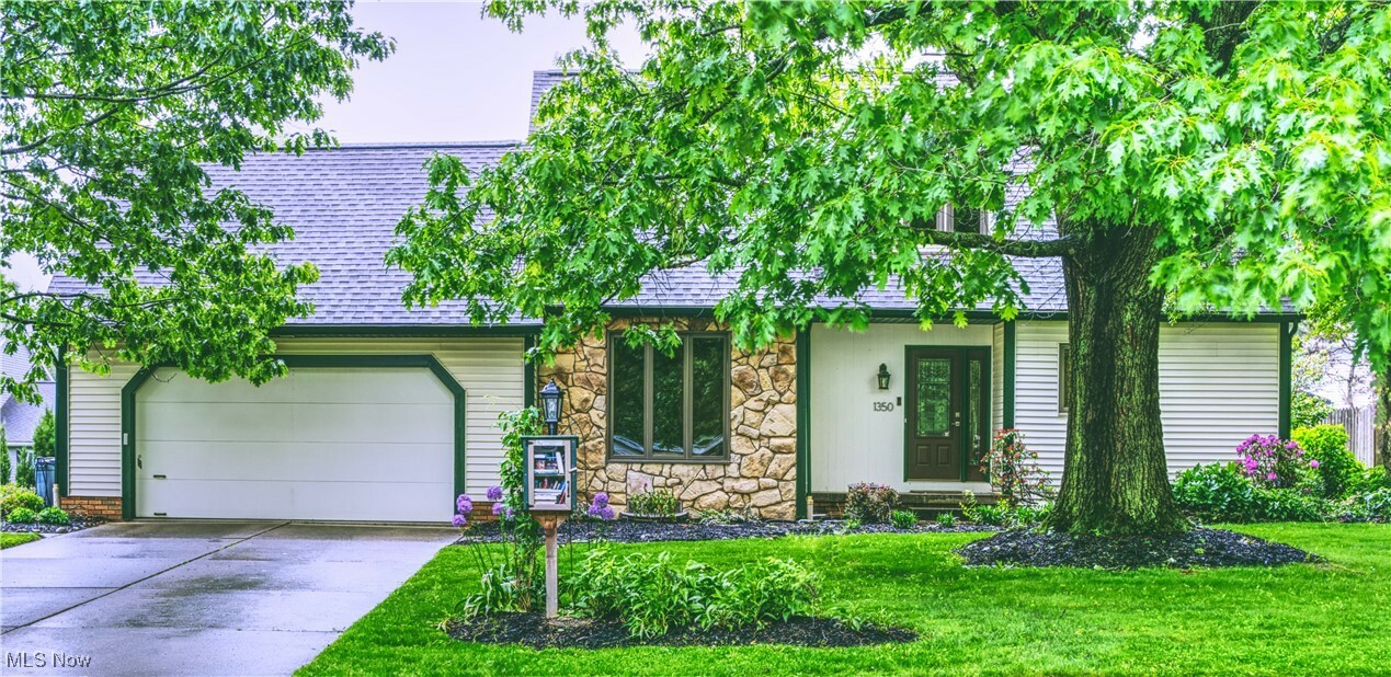 Property Photo: 1350 Farrell Street SE OH 44720