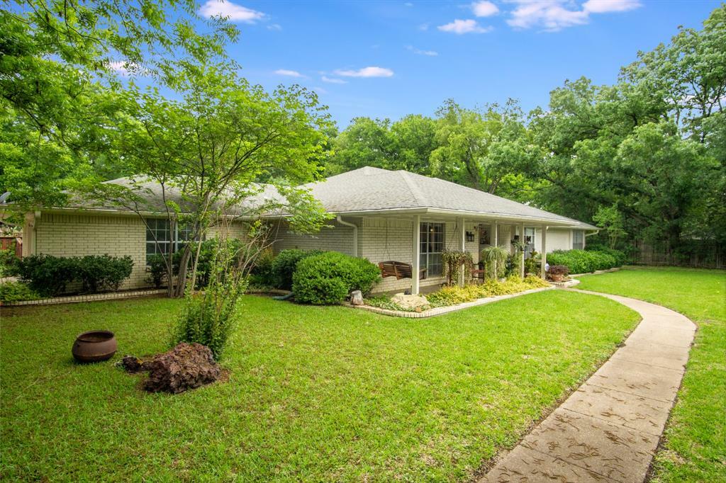 Property Photo: 915 Cockrell Hill Road TX 75154
