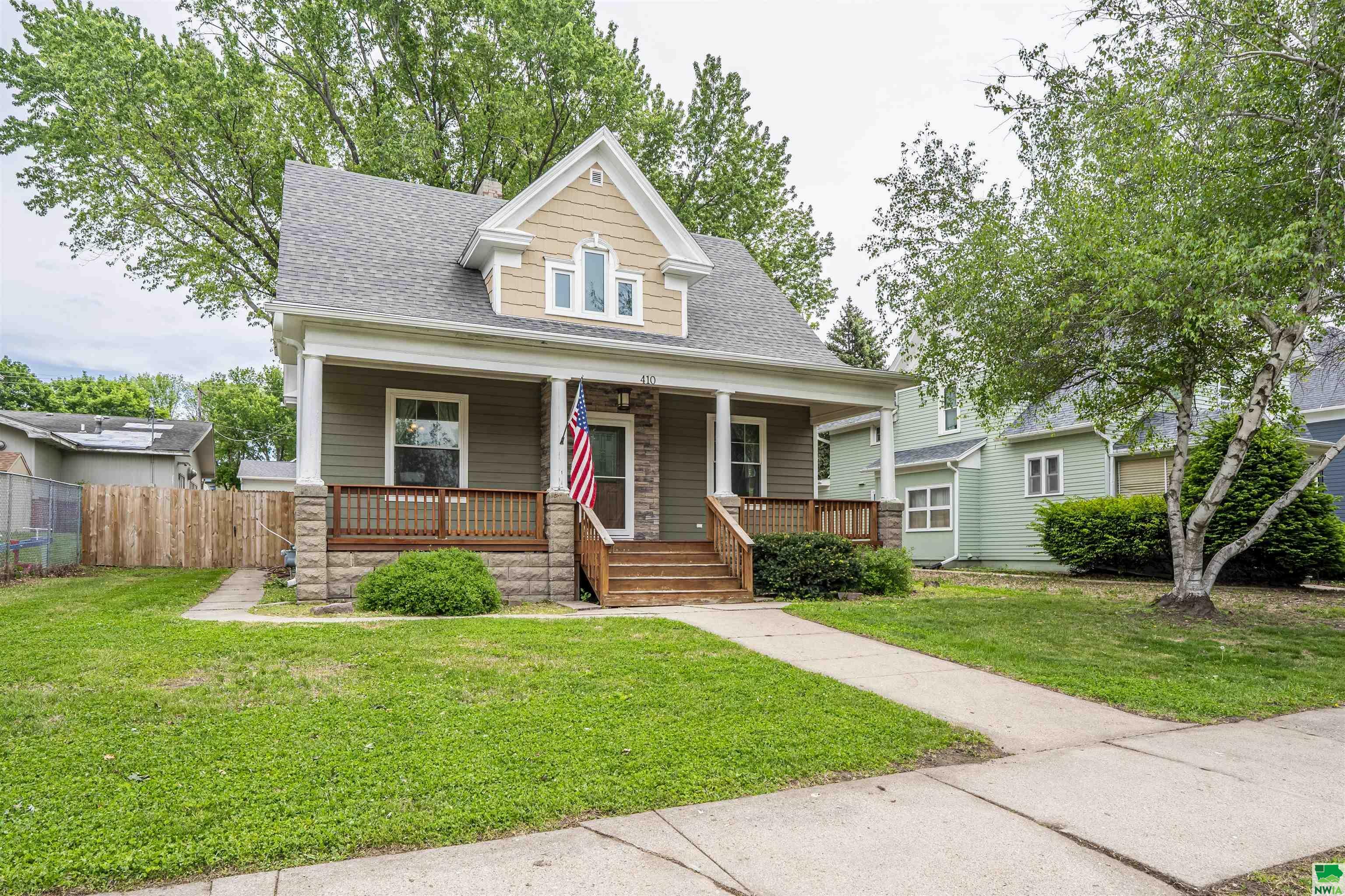 Property Photo:  410 1st Ave SE  IA 51031 