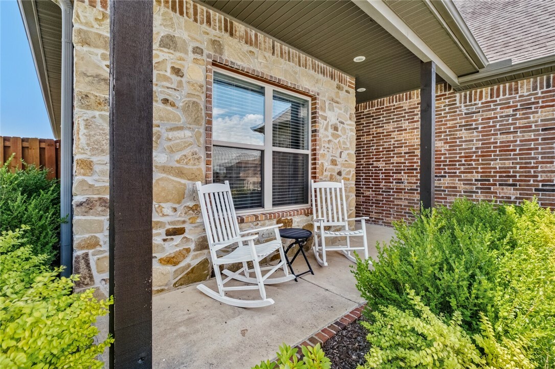 Property Photo: 6401 S 47th Street AR 72758