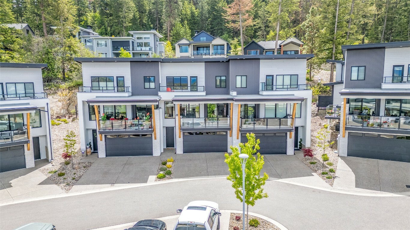 Property Photo: 269 Diamond Way 10 BC V1H 0A2