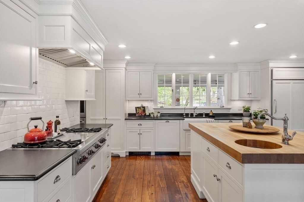 Property Photo: 894 Great Pond Road MA 01845