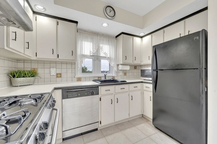 Property Photo:  131 Beacon St 4  MA 02150 