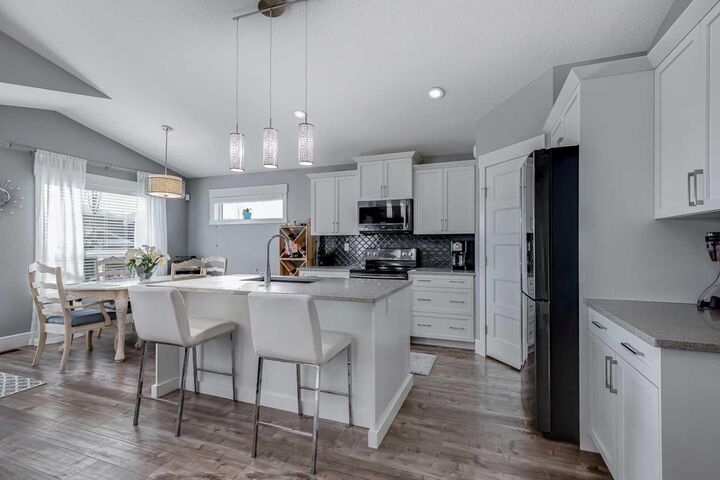 27 Henderson Crescent NW  Penhold AB T0M 1R0 photo