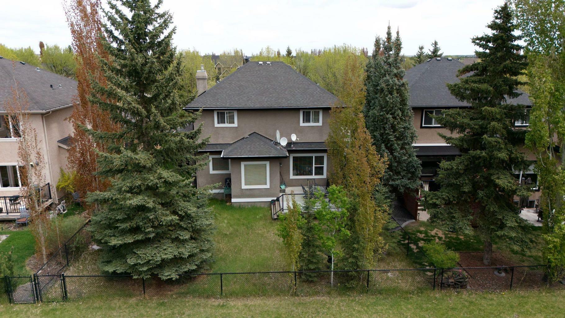 Property Photo: 37 Heritage Lake Boulevard AB T0L 0X0