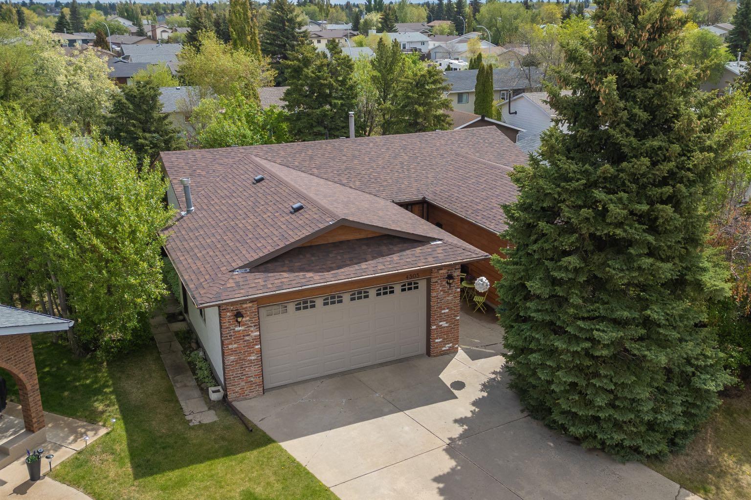 Property Photo:  4305 74 Street  AB T4V 3V3 
