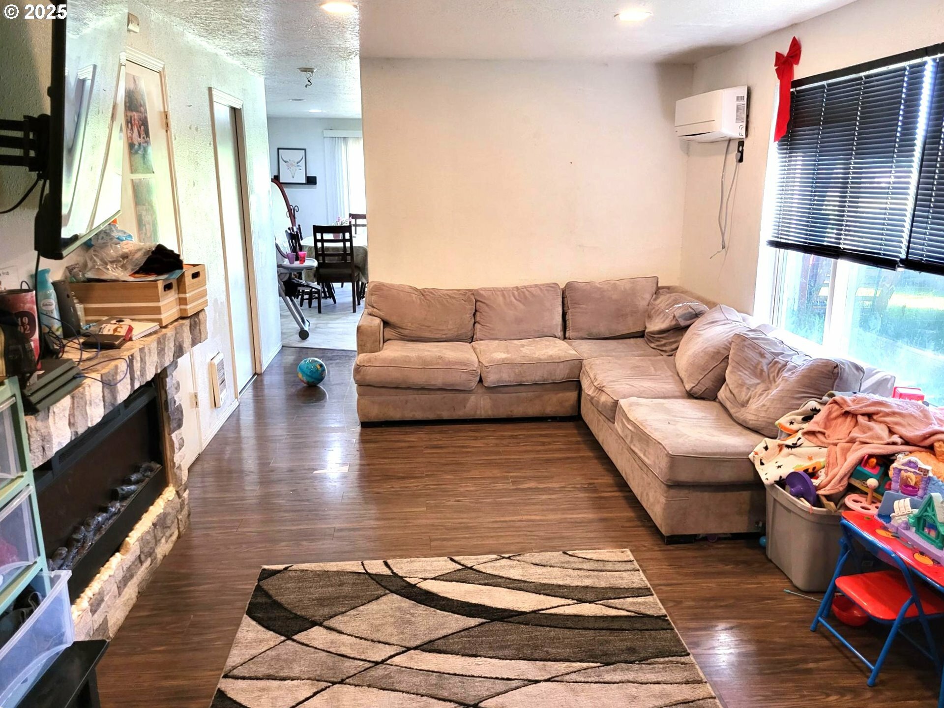 Property Photo:  729 NW Evans St  OR 97378 