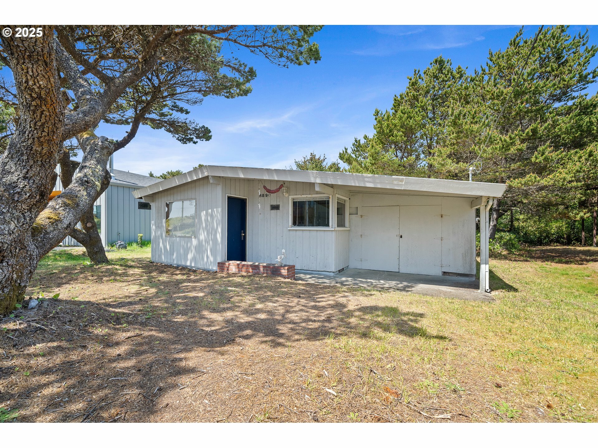 Property Photo: 8890 Ocean Crest Ln OR 97130