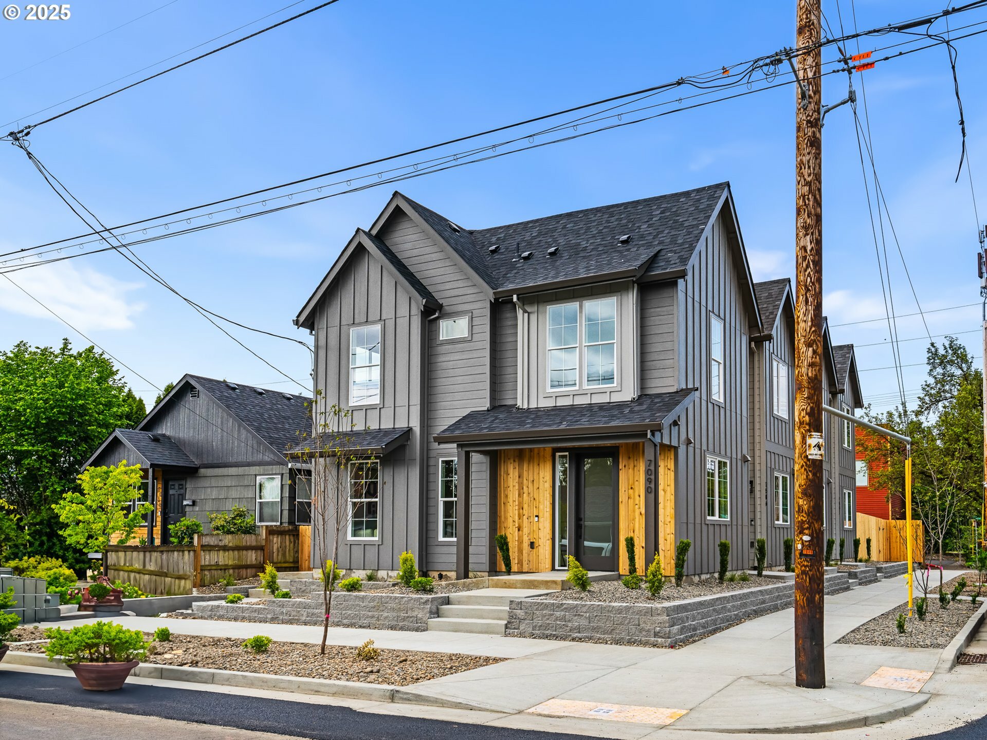 7586 N Alma Ave 2  Portland OR 97203 photo