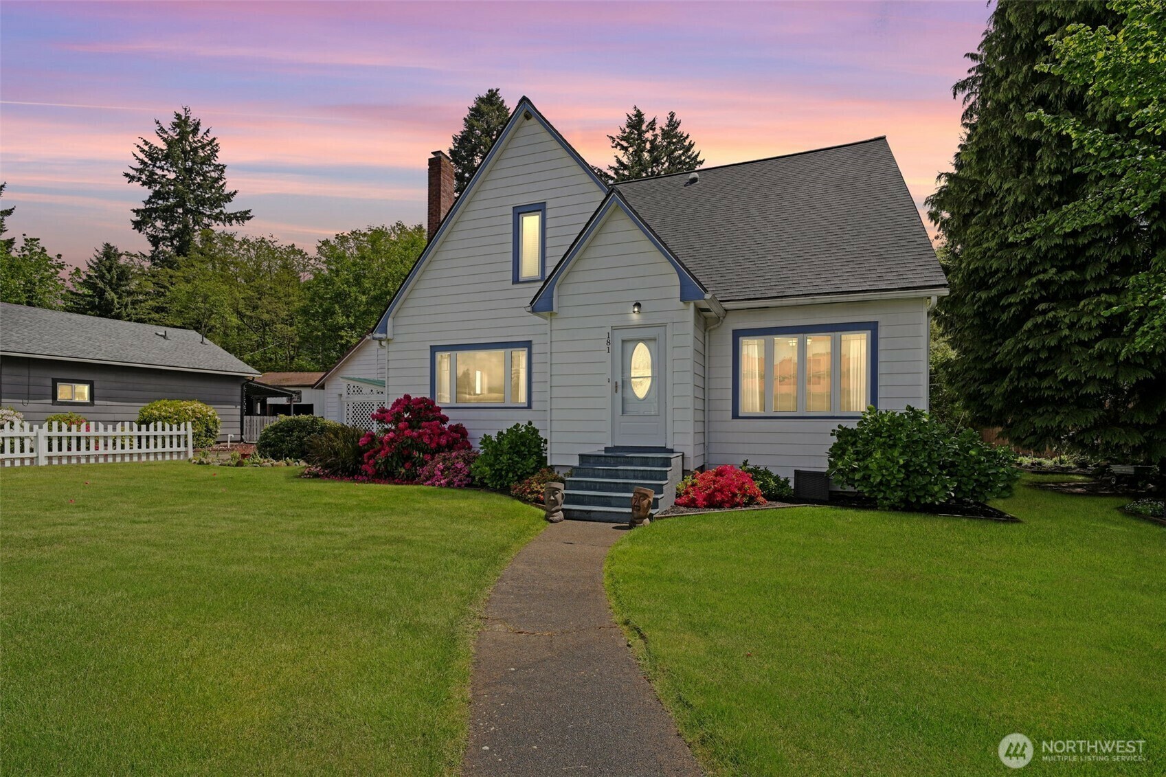 Property Photo: 181 N 2nd St WA 98356