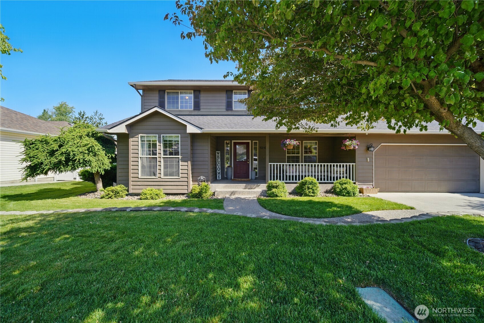Property Photo: 1210 Southview Drive WA 99362
