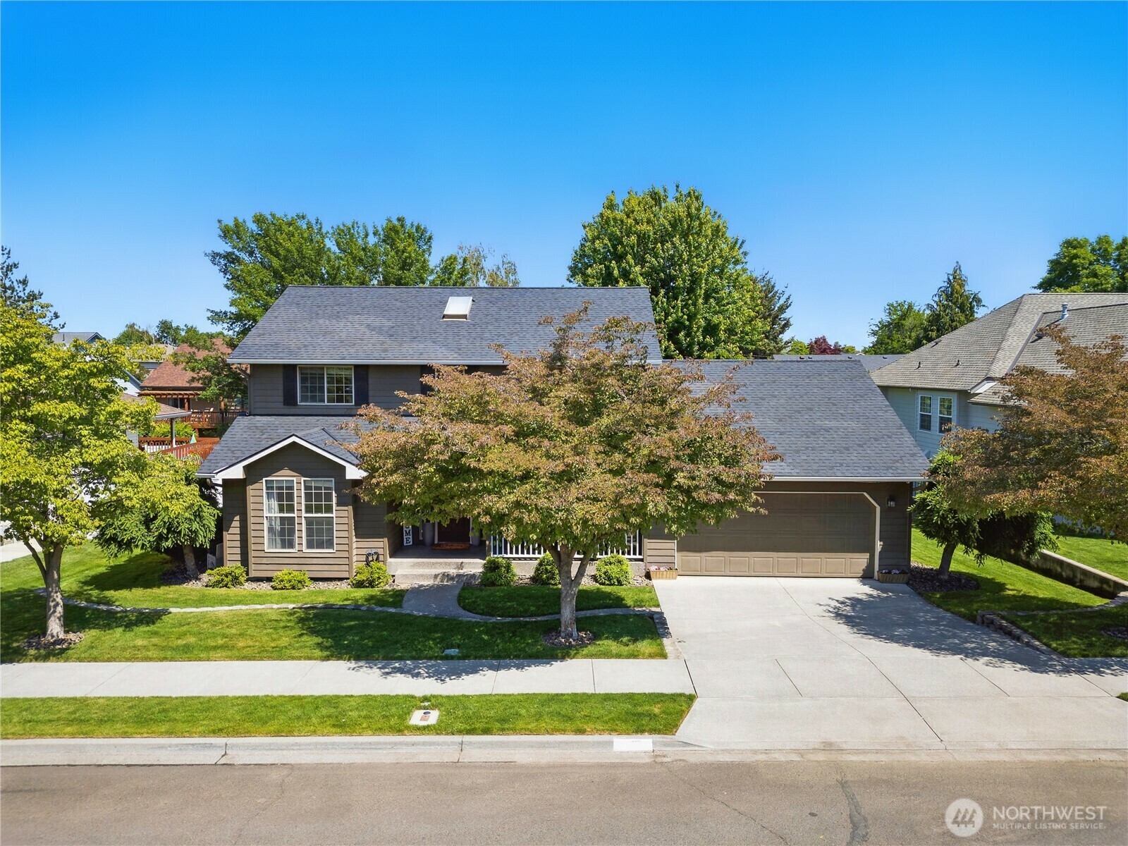 Property Photo: 1210 Southview Drive WA 99362