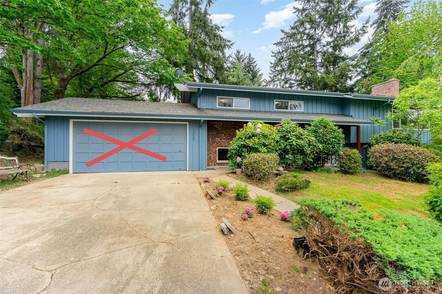 Property Photo: 13709 SE 23rd Street WA 98005
