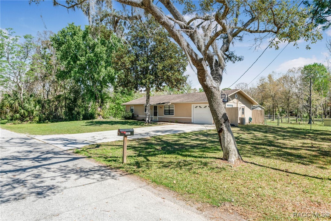 Property Photo: 5087 S Louise Point FL 34446