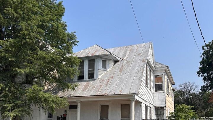 Property Photo:  1915 N Interstate 35  TX 78208 