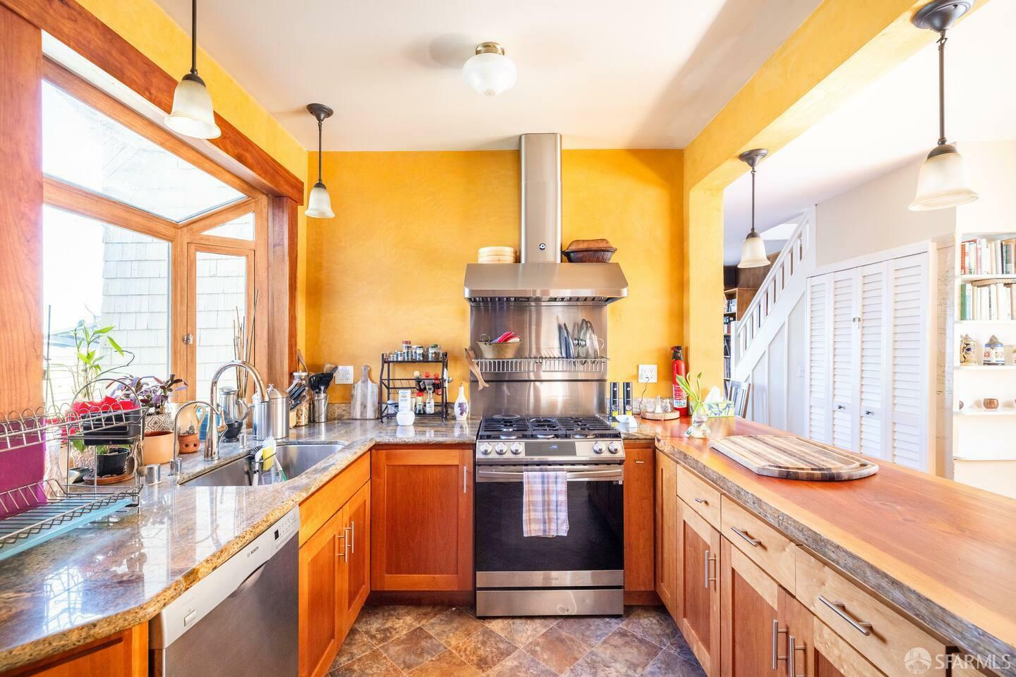 Property Photo: 70 Laidley Street CA 94131