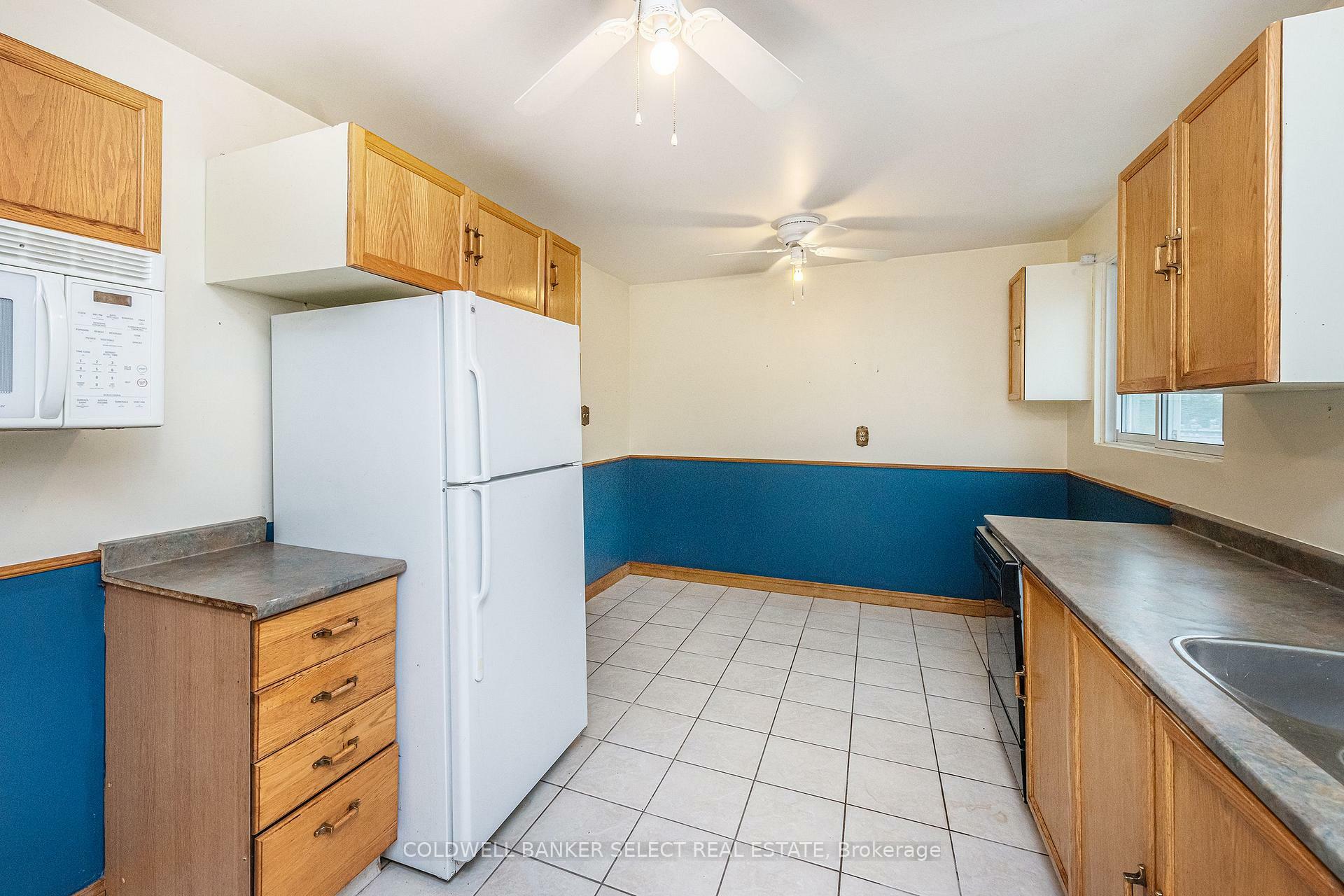 Property Photo: 282 Whitehead Crescent ON L7E 3Y2