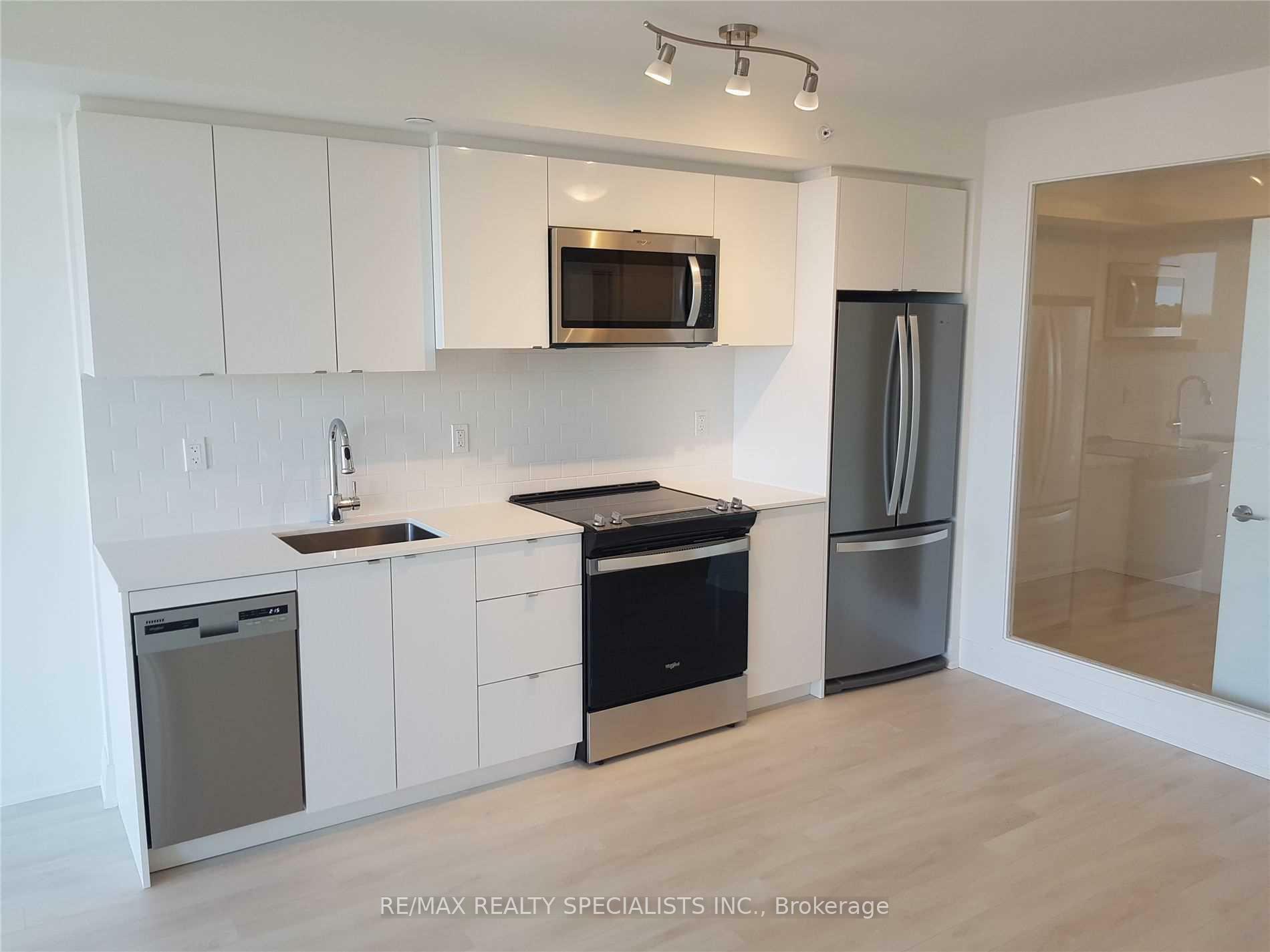 Property Photo:  1461 Lawrence Avenue W 1108  ON M6L 0A6 
