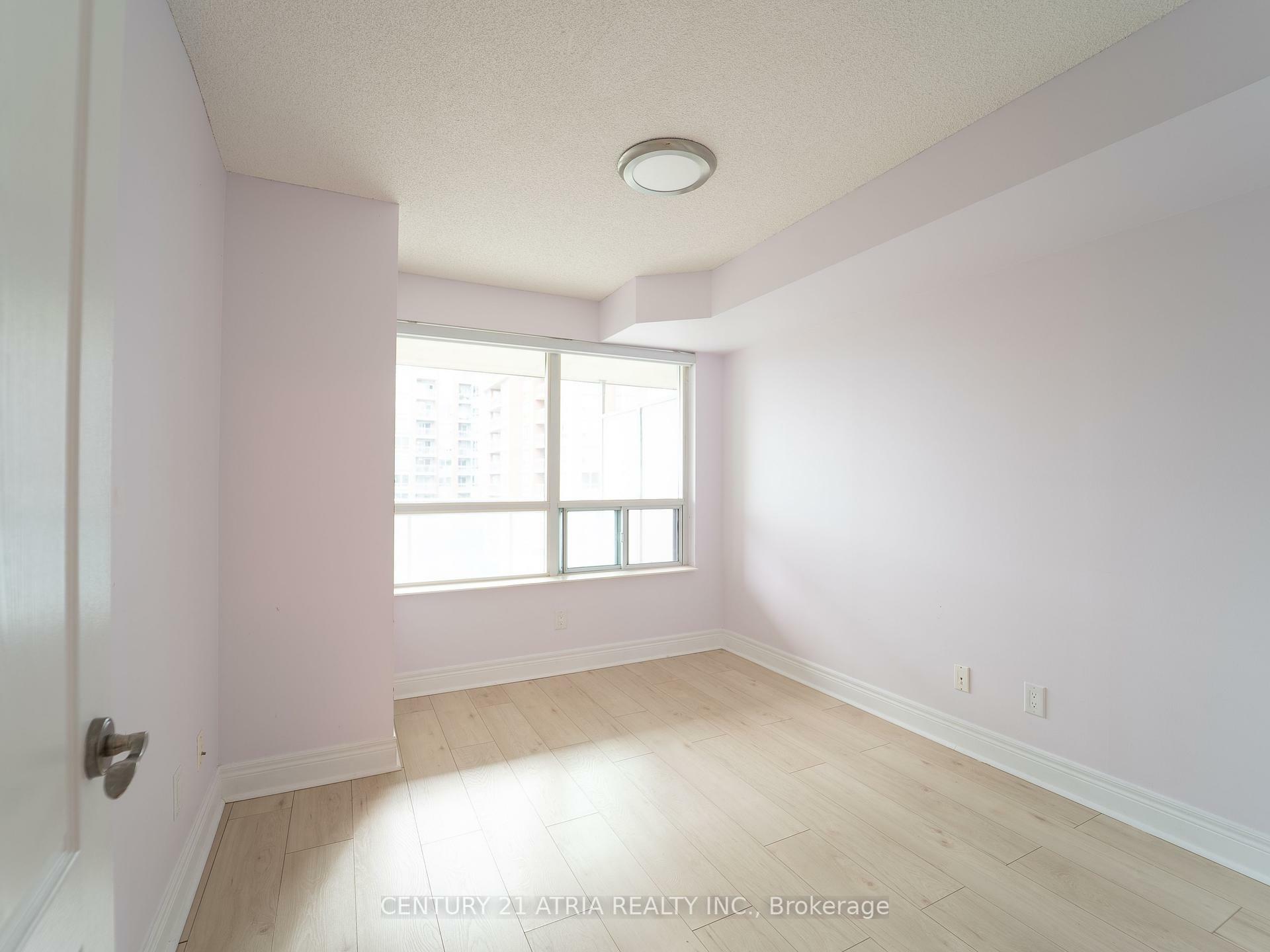 Property Photo: 62 Suncrest Boulevard 622 ON L3T 7Y6