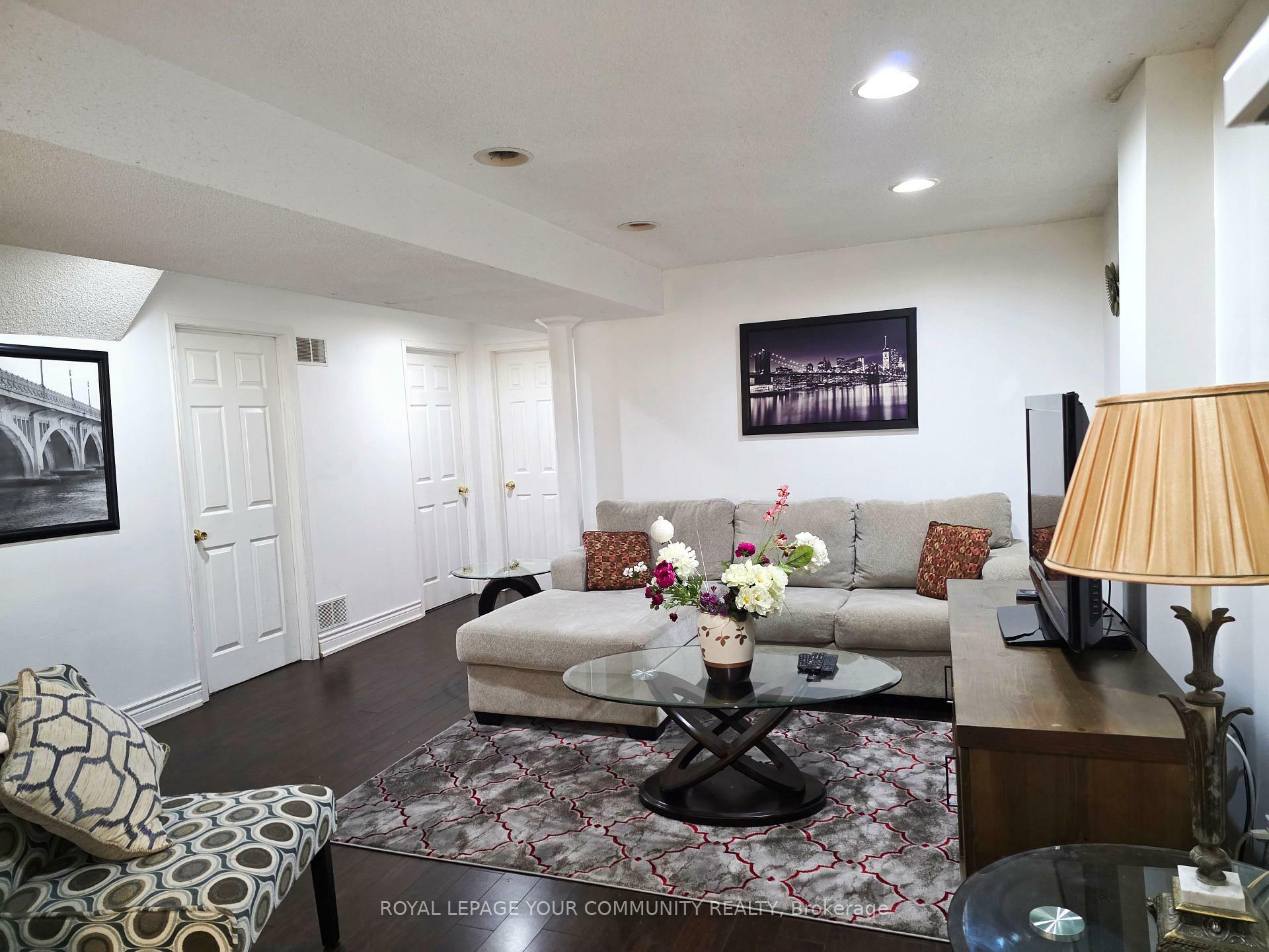 Property Photo: 167 Berwick Crescent W ON L4C 0B4