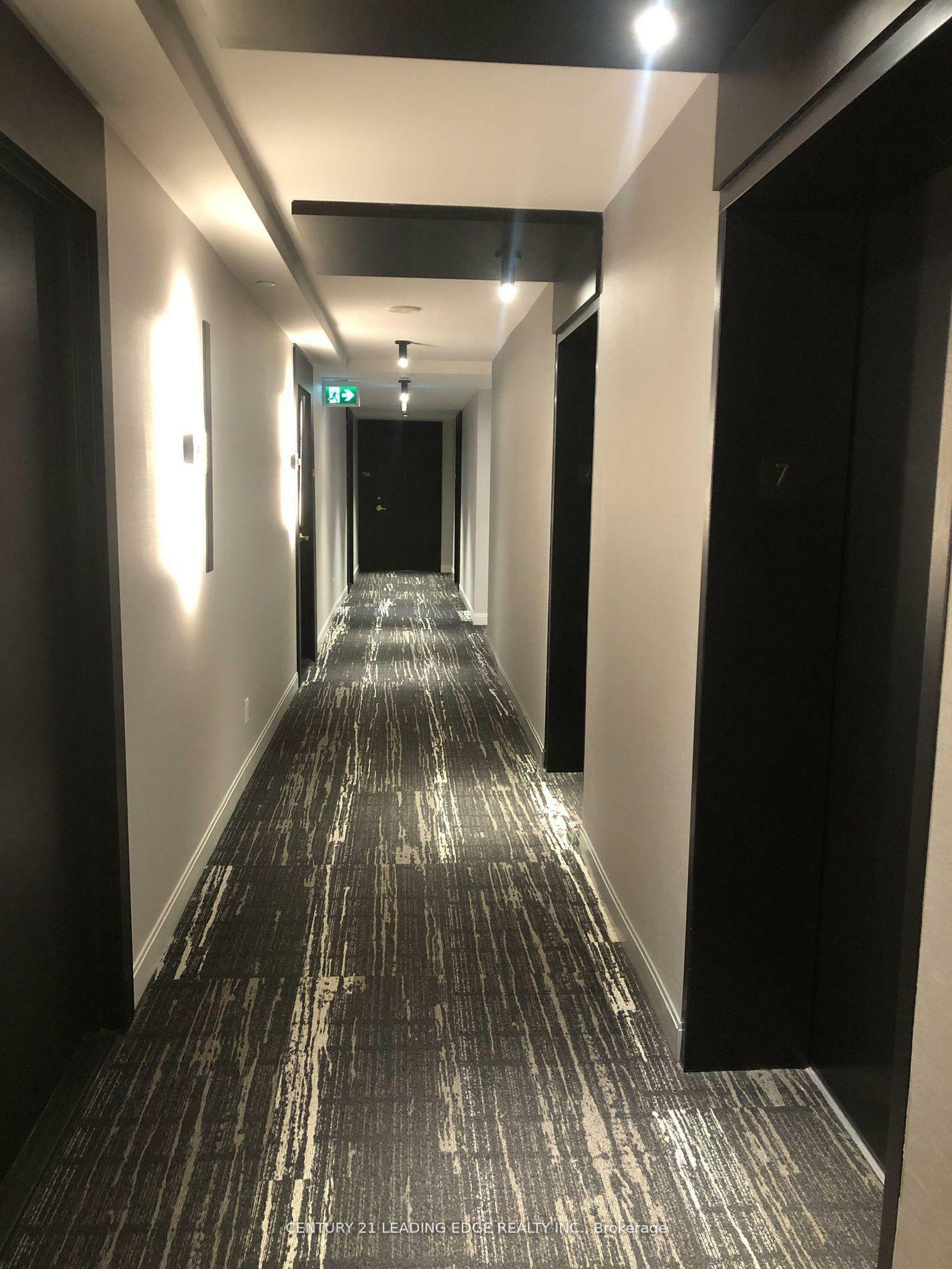 Property Photo: 85 Wood Street 722 ON M4Y 0E8