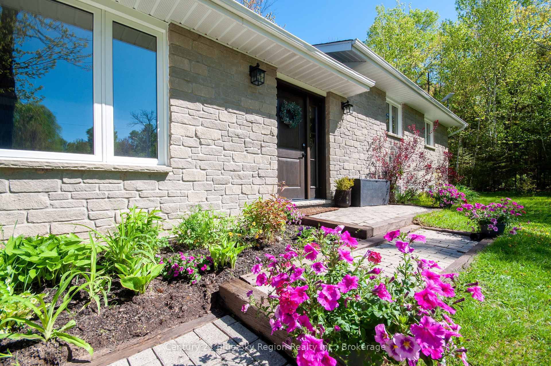 Property Photo: 21 Denise Drive ON P0H 1B0