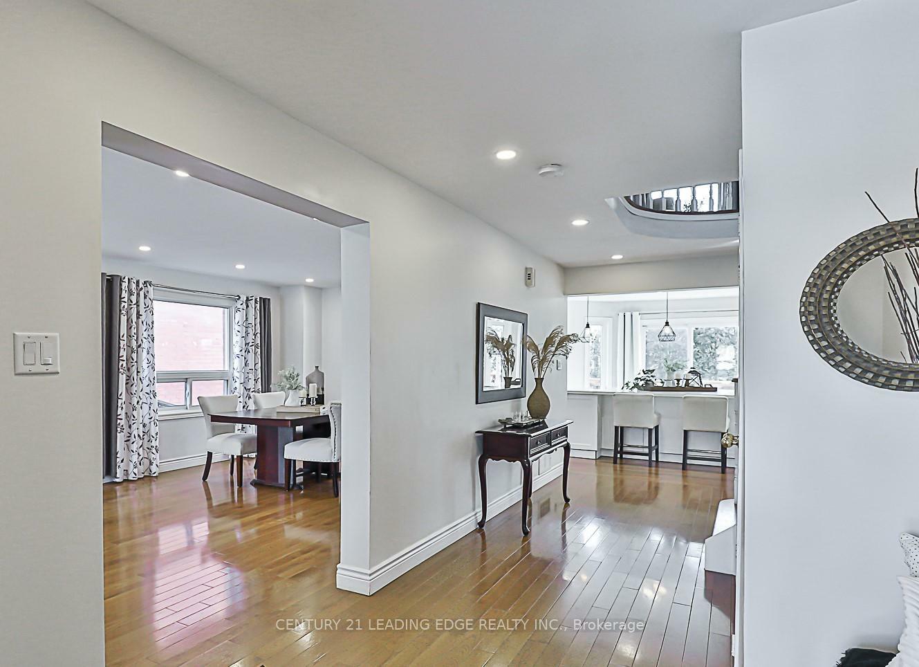 Photo de la propriété:  724 Barnes Crescent  ON L1J 8K1 