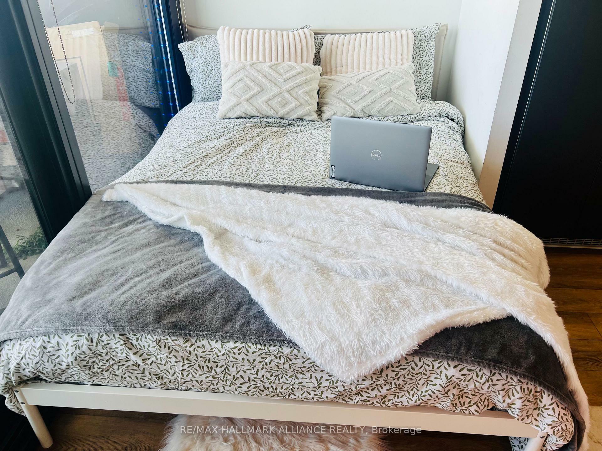 Property Photo: 170 Bayview Avenue 819 ON M5A 0M4