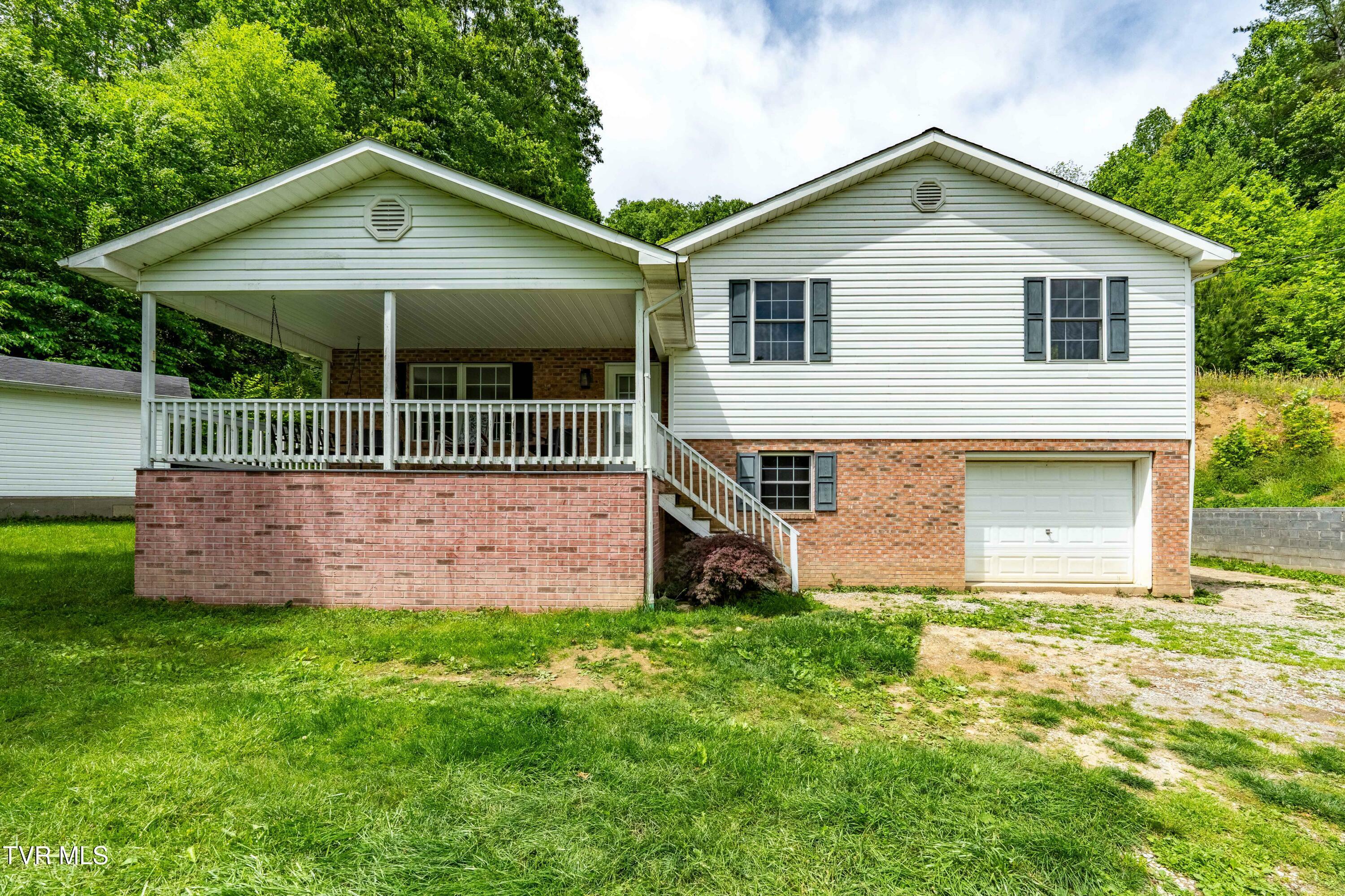 Property Photo: 402 Crabtree Road TN 37687