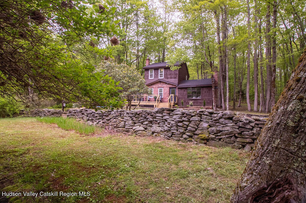 Property Photo:  22 Mt Laurel  NY 12435 