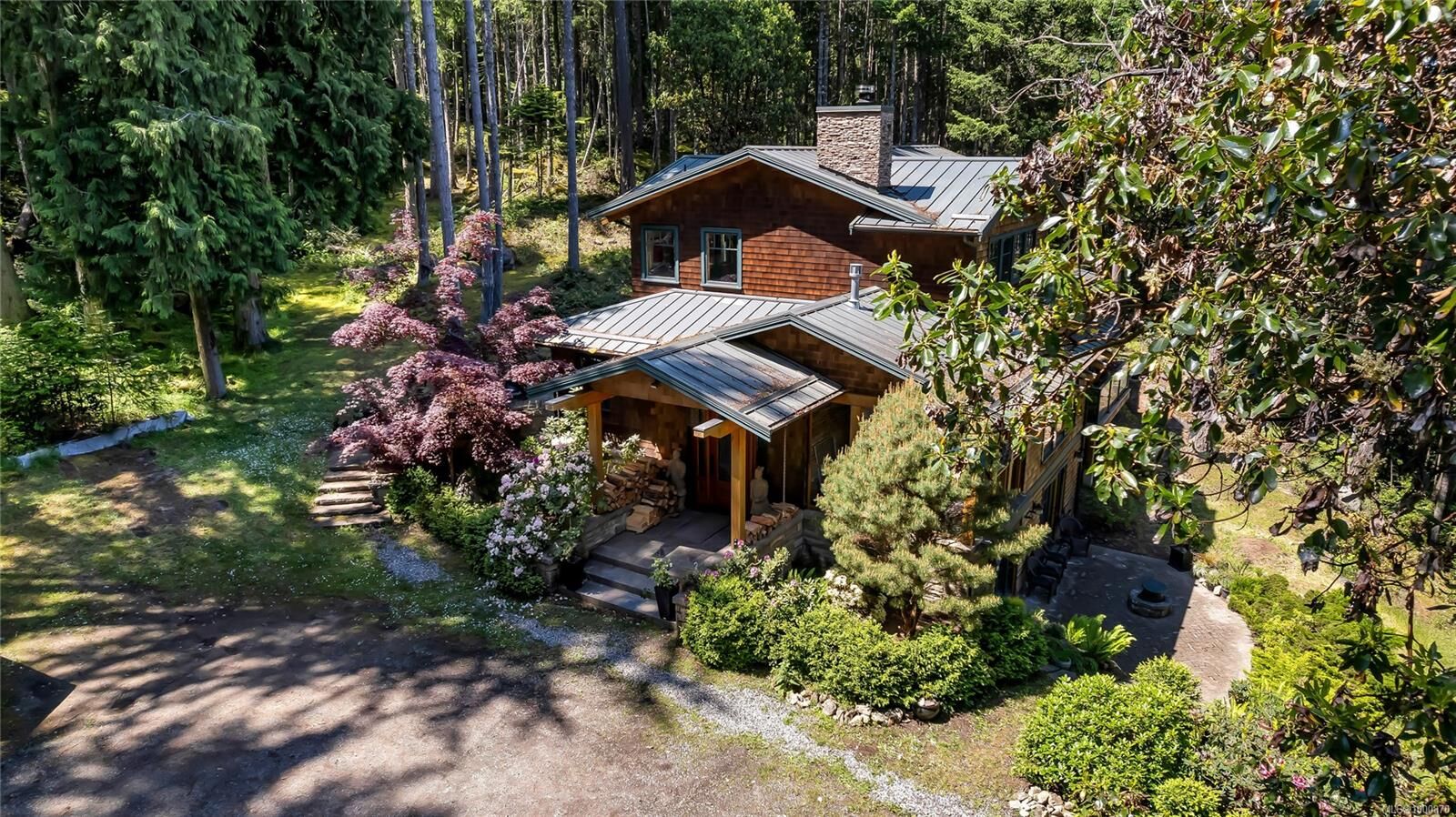Property Photo: 260 Little Mountain Rd BC V8K 2L4