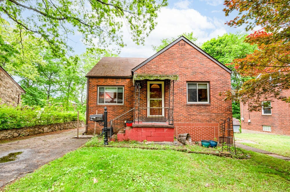 Property Photo: 117 Derby Way PA 15001