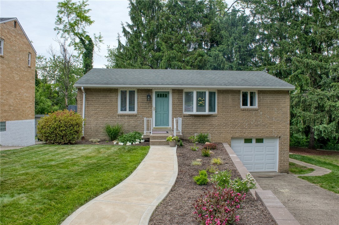 Property Photo: 426 Ridgemont Dr. PA 15220