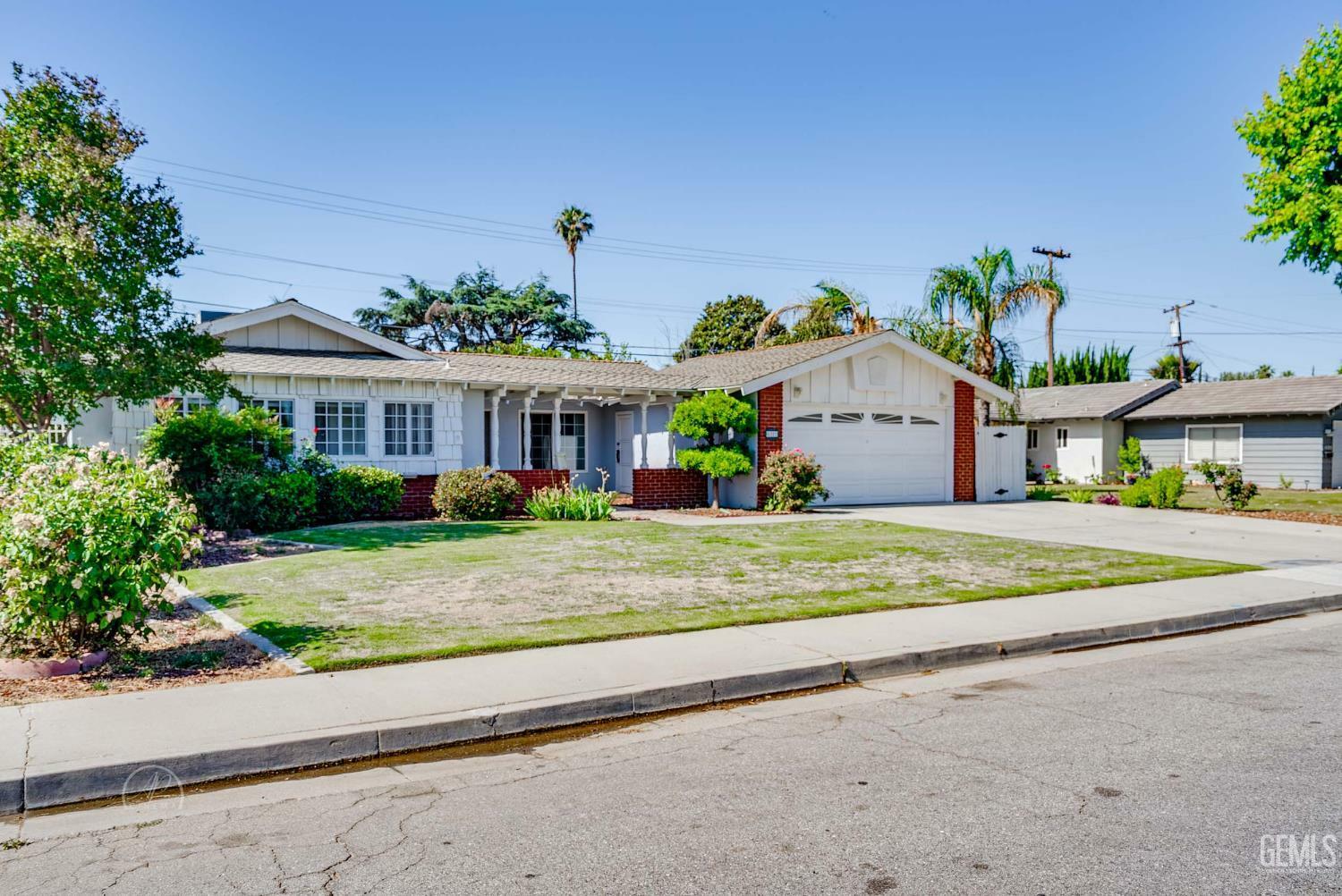 Property Photo:  6201 Hartman Avenue  CA 93309 