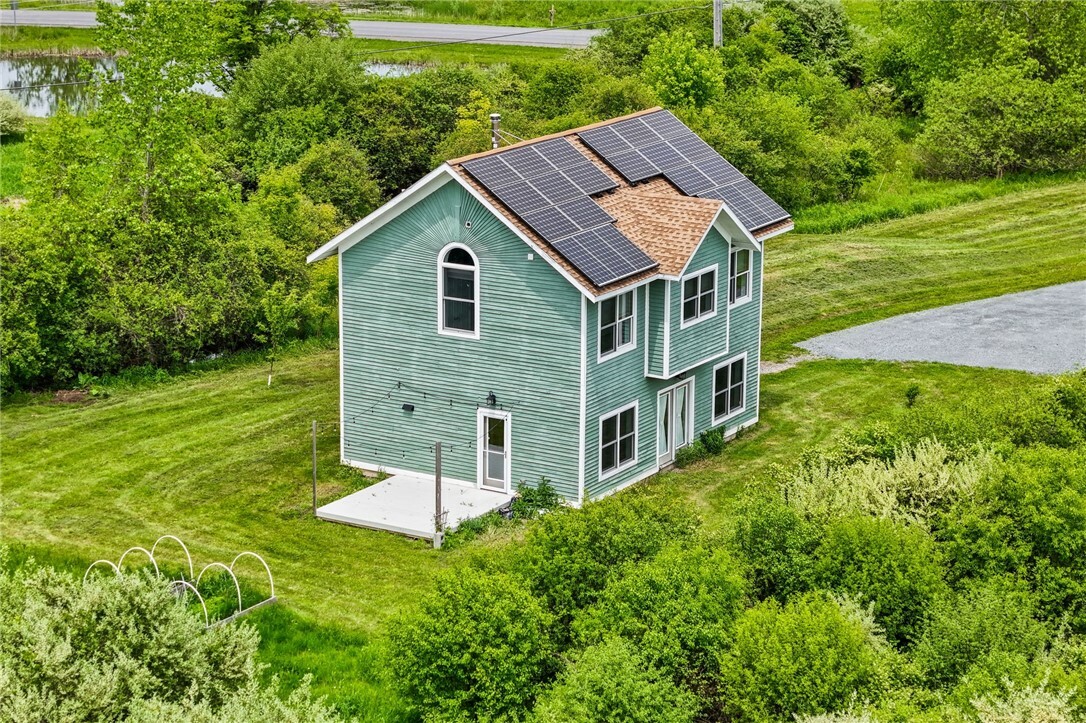 Property Photo: 39 Farm Pond Circle NY 13068