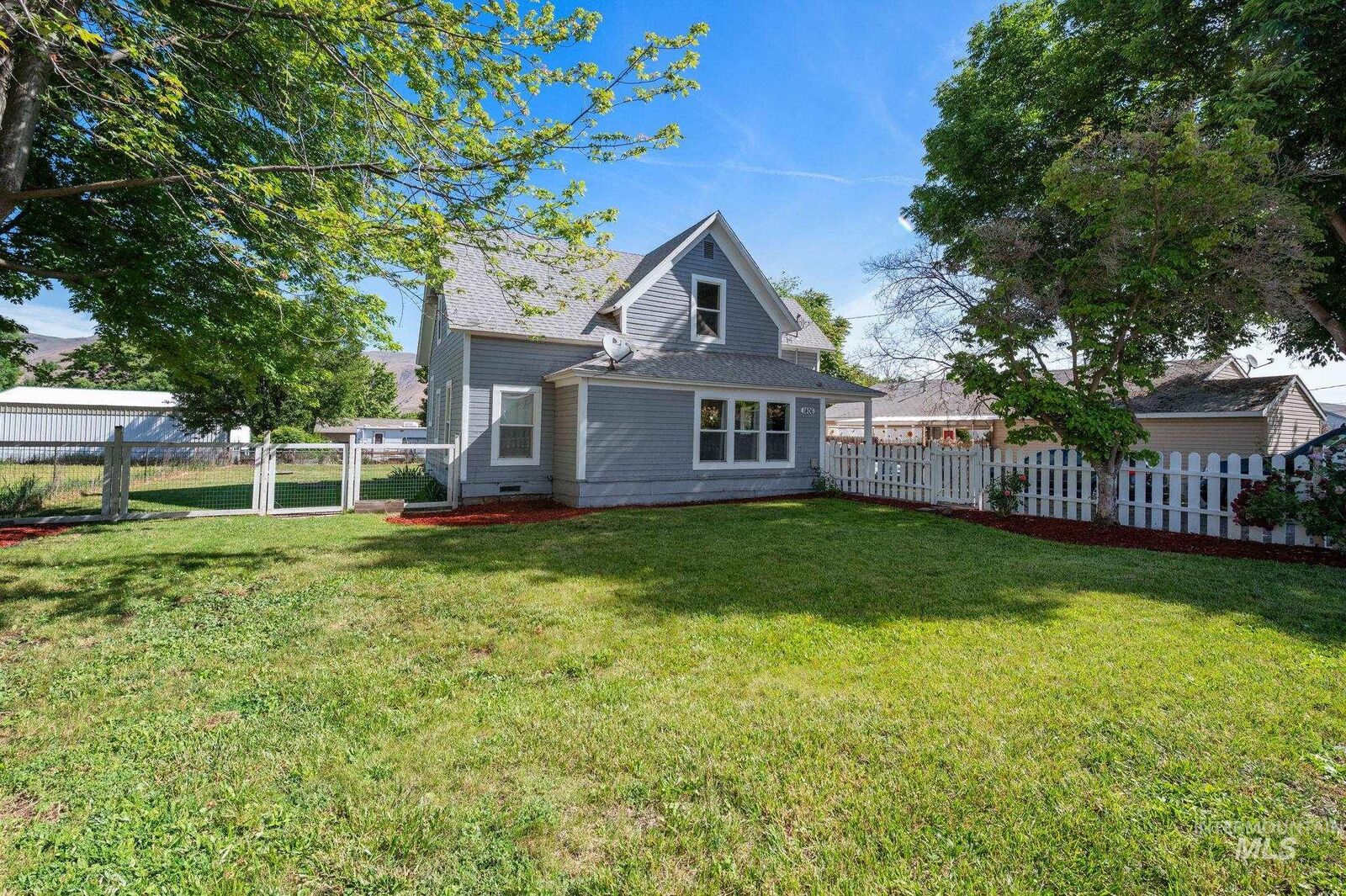 Property Photo:  1406 Libby Street  WA 99403 