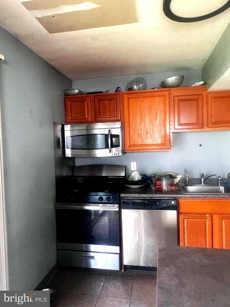 Property Photo: 198 Oxford Circle PA 19403