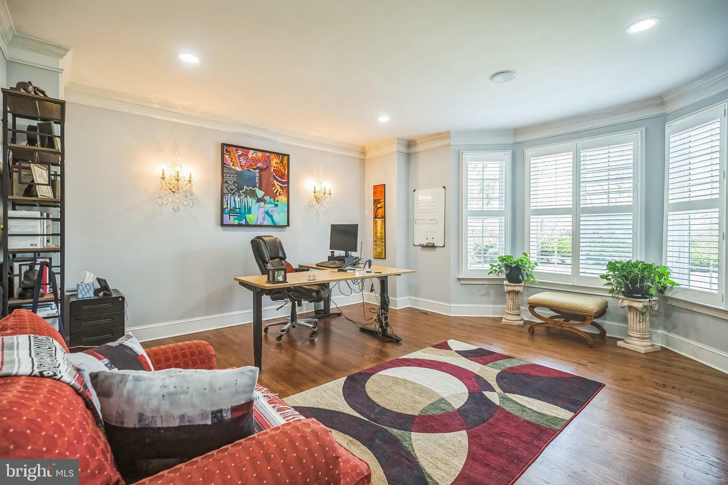 Property Photo: 710 Daventry Way PA 19002