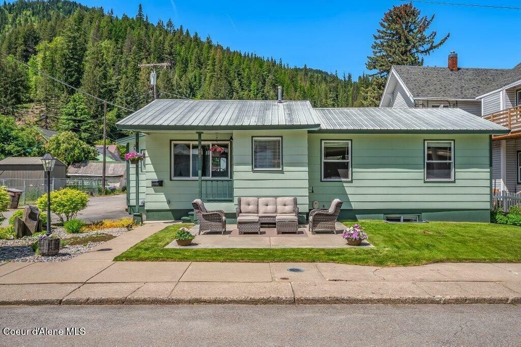 Property Photo:  103 3rd St  ID 83873 